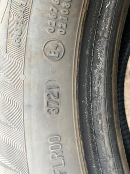 Predám zimné pneu 195/60 R15 - 2