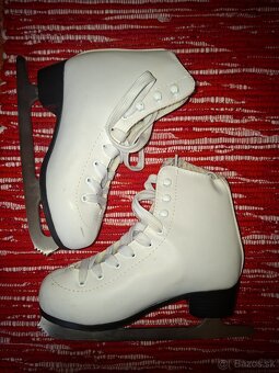 Predam dievčenské korčule vel.35 - 2