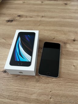 Predám Apple iPhone SE 2020, 64GB Biely - 2