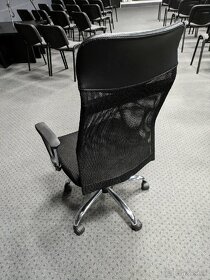 Kancelárska stolička čierna s kolieskami - 2