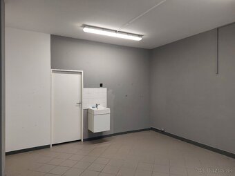 Obchodný priestor 30 m2 Námestie sv. Anny Trenčín - 2