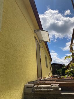 Striežka ochranná nad vchodové dveře - 2