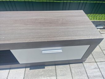 Predám stolík - komudu pod TV - 2