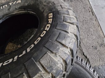2ks pneu 35x12.5 R15 na rezervu. - 2