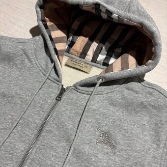 Predám Burberry Mikinu - 2