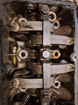 Renault Clio 2.gen. 1,2 8V - hlava valcov - 2