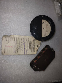 Nepoužitý bakelitový voltmeter - 2