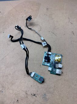 Predám dcérsku matičnú dosku Dell AIO 7460 doughterboard. - 2