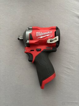 Milwaukee M12 FIWF12 Rázový uťahovák - 2