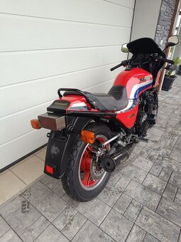 Kawasaki GPZ 1100 Unitrak - 2
