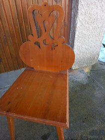 Drevene stoličky - vyrezávané - 2