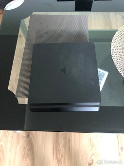 Playstation 4 dva dualshock4 ovladače a hry v cene - 2