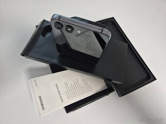 Samsung Z flip5 - 2