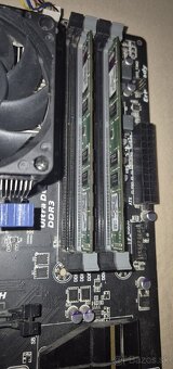 FM2/FM2+ / DDR3 - Gigabyte GA-F2A88XM-D3H - 2
