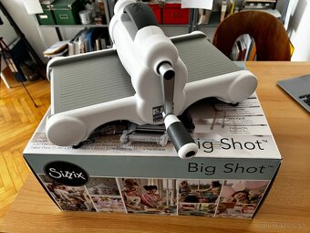 SIZZIX Big Shot vyrezavaci a embosovaci stroj - 2