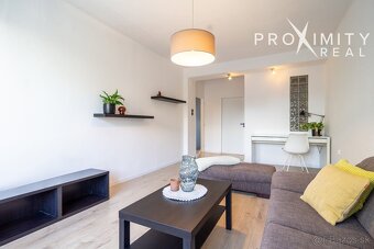 Štýlový 2-izbový byt s balkónom na skvelej adrese - 2