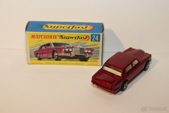 Matchbox SF Rolls Royce silver shadow-pink base - 2