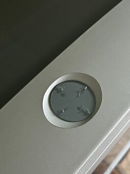 Darujem televízor Philips + originálny podstavec - 2