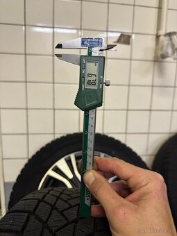 Predám zimné pneuR17 Matador+disky - 2