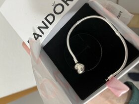 Pandora -Moments strieborný náramok, Srdce - 2