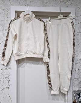NOVA Guess biela smotanova teplakova suprava - 2