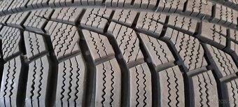 Predám 4ks pekné zimné 205/50r17-93V Hankook - 2