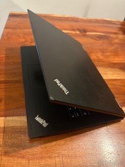 Lenovo ThinkPad X380 Yoga – používaný, prasknutý pri klávesn - 2