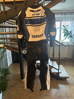 Predám jednodielnu kmoto kombinézu Dainese YAMAHA veľkosť 54 - 2