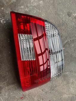 Predám zadné svetlá na e39 sedan - 2