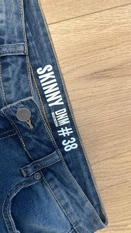 Dlhšie skinny denim kraťasy - 2