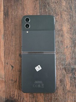 Samsung Galaxy Z Flip4 8GB/256GB sivý - 2