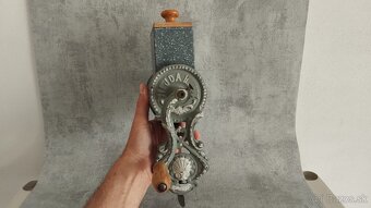 Velmi starý krásný velký mlyncek na strouhanku IDA - 2