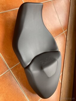 BMW S1000XR, original štandardné sedlo - 2