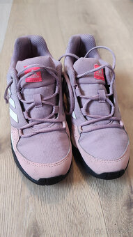 Adidas detske turisticke topanky, velkost 35, zachovale - 2
