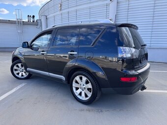 Mitsubishi Outlander 2,2 DI-D 4x4 7-miestny - 2
