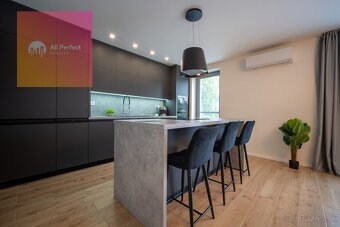 NADŠTANDARDNÉ BÝVANIE V NITRE – 5-IZBOVÝ DOM S DVOJGARÁŽOU, - 2