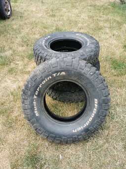 255/85R16 BFgooddrich Mud Terrain T/A - 2