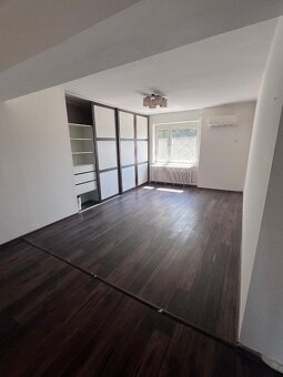 Prenajmem trojizbový byt v centre Komárna - 2
