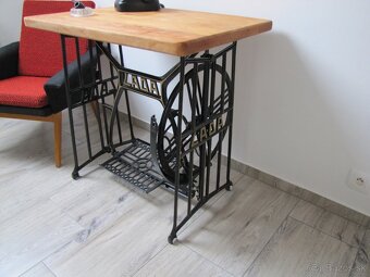 Starý stôl zo starého šijacieho stroja - 2