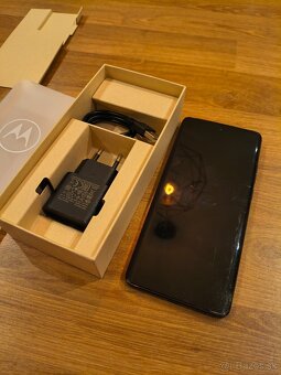 Predám Motorola Edge 40 Neo - 2
