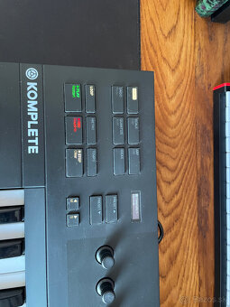 Komplete Kontrol A25 - 2