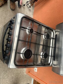 Šporak Indesit + digestor Zanussi - 2