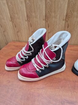 Retro staré lyžiarky - 2