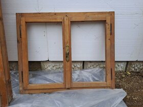 Okná drevené, s rámom  a okenicami - 2