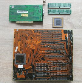 starý PC Intel Pentium 100 Mhz - 2