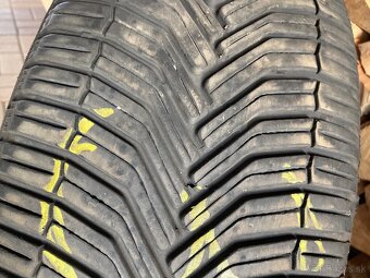 Predám celoročne pneu Michelin R17 - 2