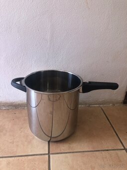 Darujem tlakový hrniec čisto nový - 2