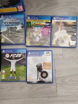 Predám Ps4 Slim s 5 hrami a dvoma ovládačmi - 2