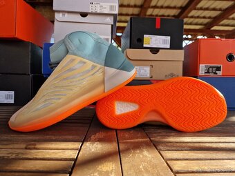 didas Yeezy Quantum “Hi-Res Coral” - 2