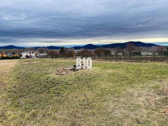 REZERVOVANÉ POZEMOK NA STAVBU RD v príjemnej lokalite - Zbeh - 2